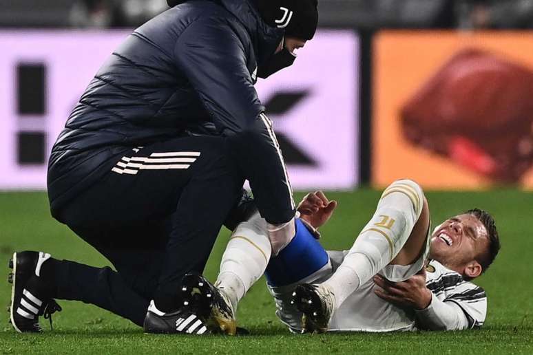 Arthur não consegue ter sequência desejada na Juventus (Foto: MARCO BERTORELLO / AFP)