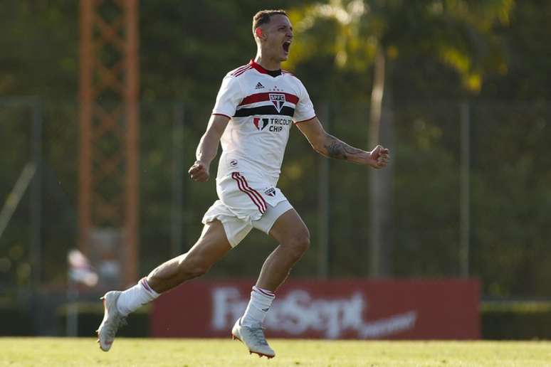 Guilherme marcou o gol da vitória do São Paulo aos 50 minutos (Foto: Miguel Schincariol/Saopaulofc.net)