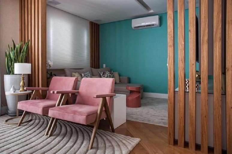 60. Sala dois ambientes decorada com parede cor ciano – Foto: Meyer Cortez Arquitetura Design