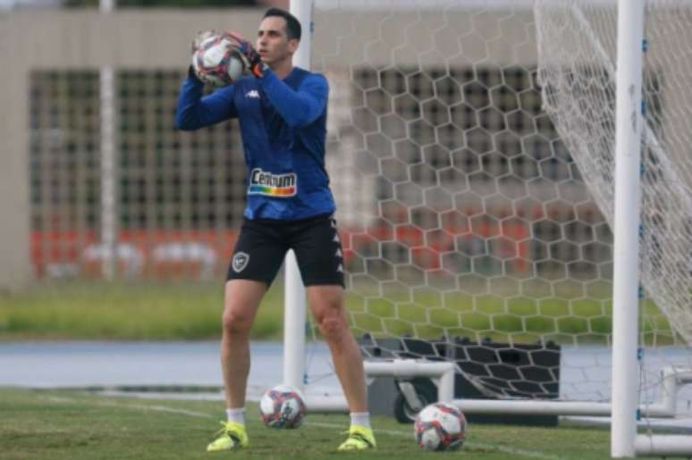 Gatito evolui na transição com bola (Foto: Vítor Silva/Botafogo)