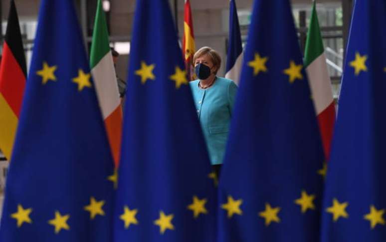 De saída do cargo, Merkel deve deixar vácuo no poder da UE