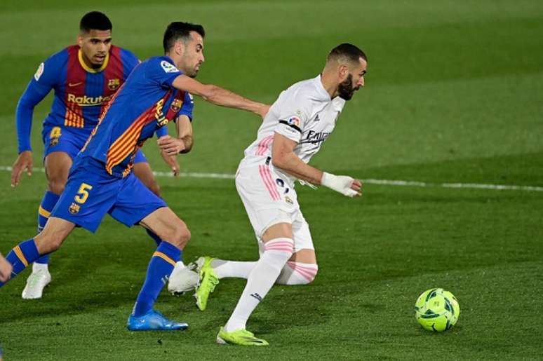 Barça e Real se enfrentam no dia 24 de outubro (JAVIER SORIANO / AFP)