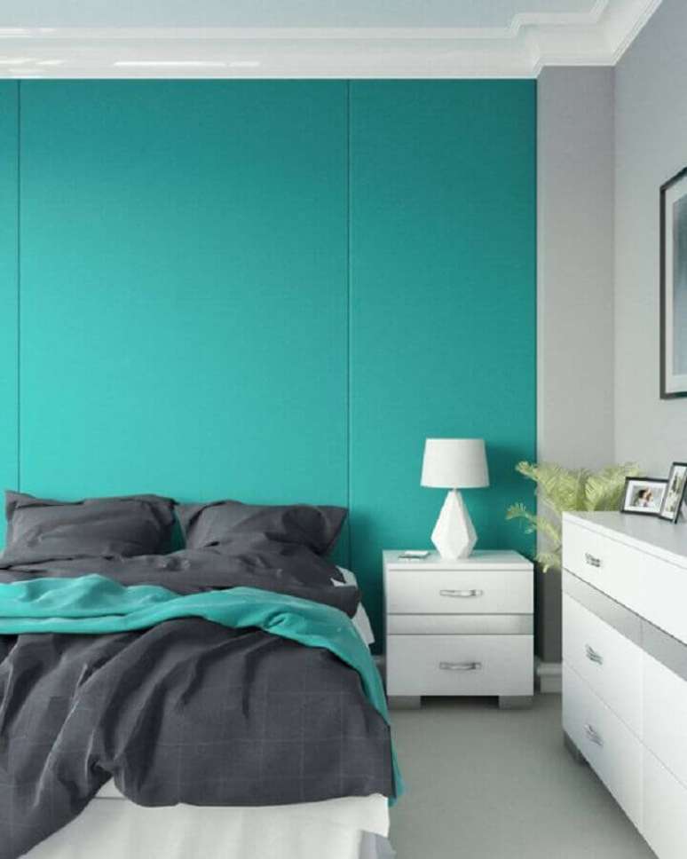 38. Decoração de quarto branco com parede cor ciano – Foto: Interior Design Ideas