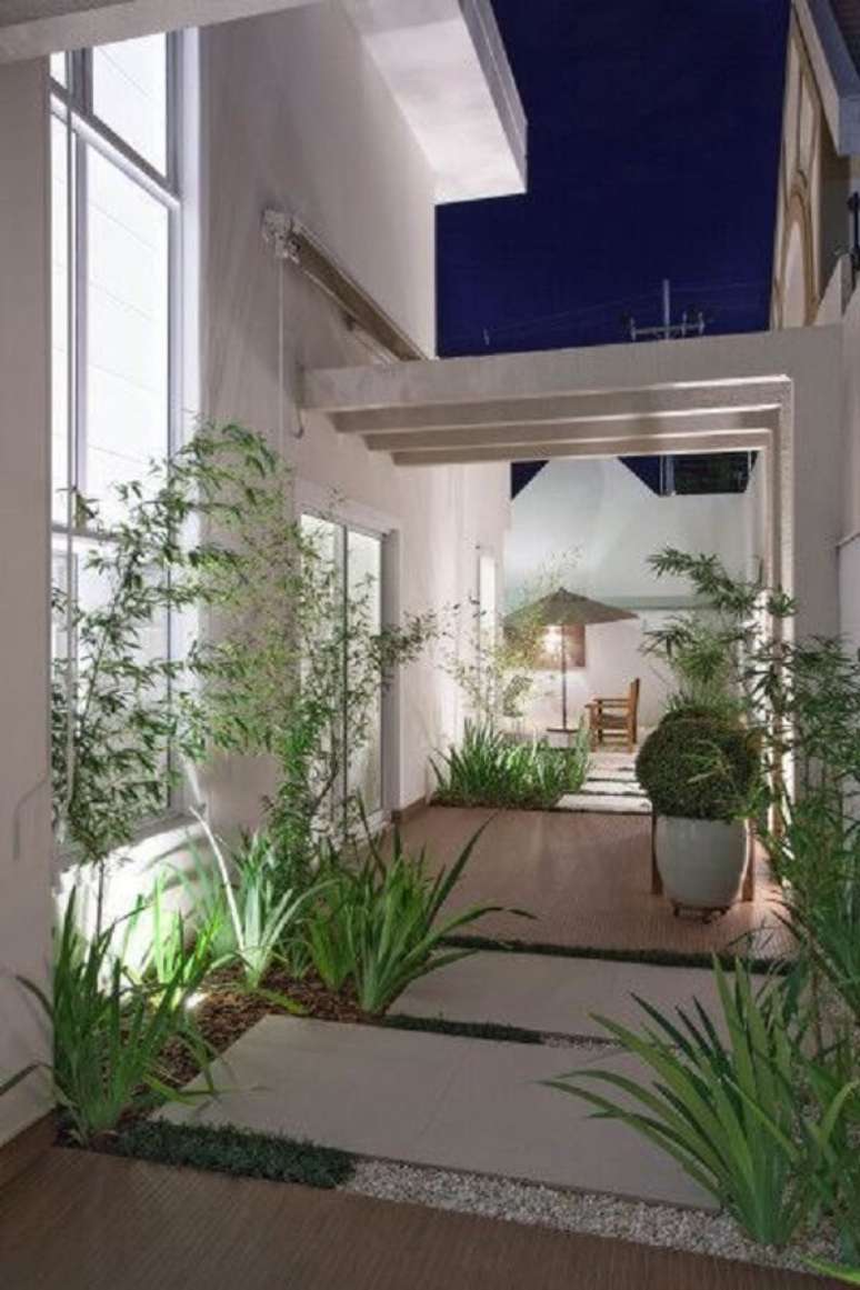 15. &Aacute;rea externa com pergolado de concreto pr&eacute; moldado. Fonte: My Desired Home