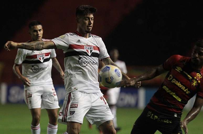 Rigoni está entre os pendurados do São Paulo contra o Atlético-MG (Foto: Rubens Chiri/saopaulofc.net)