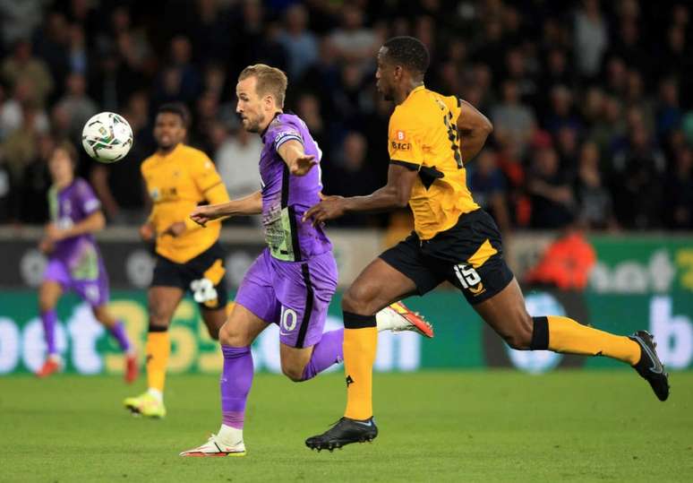 Wolves é um dos times com patrocínio de empresas de apostas esportivas (Foto: LINDSEY PARNABY / AFP)