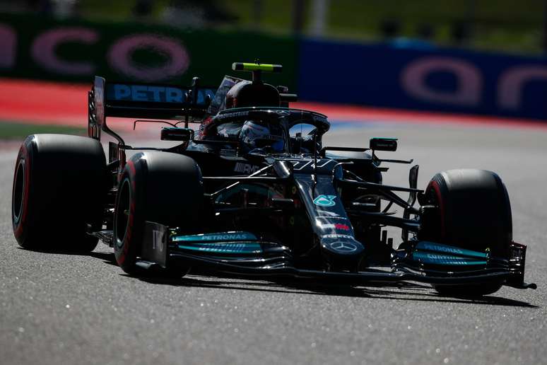 Bottas lidera treinos livres da F1. Verstappen troca motor