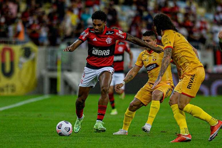 Vitinho é uma das esperanças do Flamengo no jogo do Brasileiro que antecede a semifinal da Libertadores (Foto: Marcelo Cortes / Flamengo)