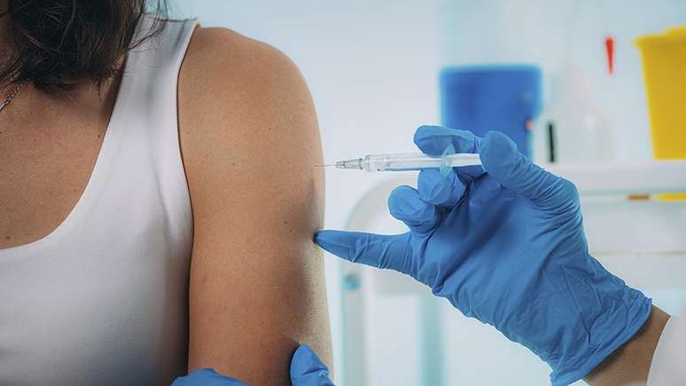 Saúde pública com foco nos determinantes sociais não pode se limitar a uma campanha de vacinação