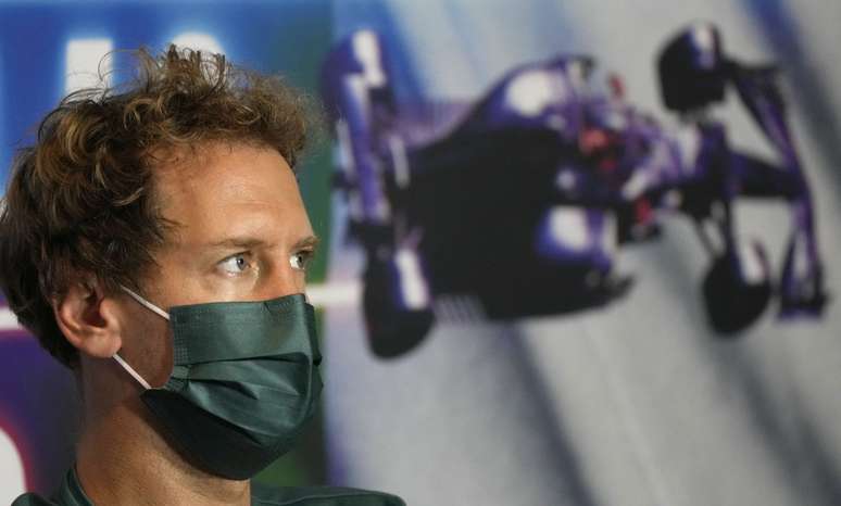 Sebastian Vettel espera notícias futuras sobre permanência 