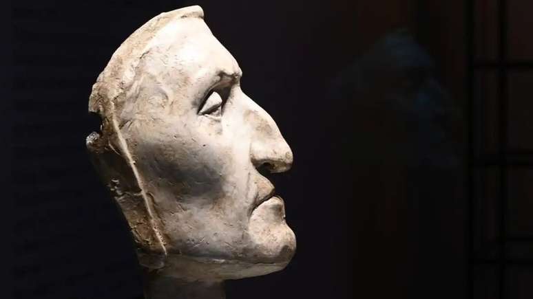 Máscara de Dante Alighieri no Palazzo Vecchio em Florença, Itália