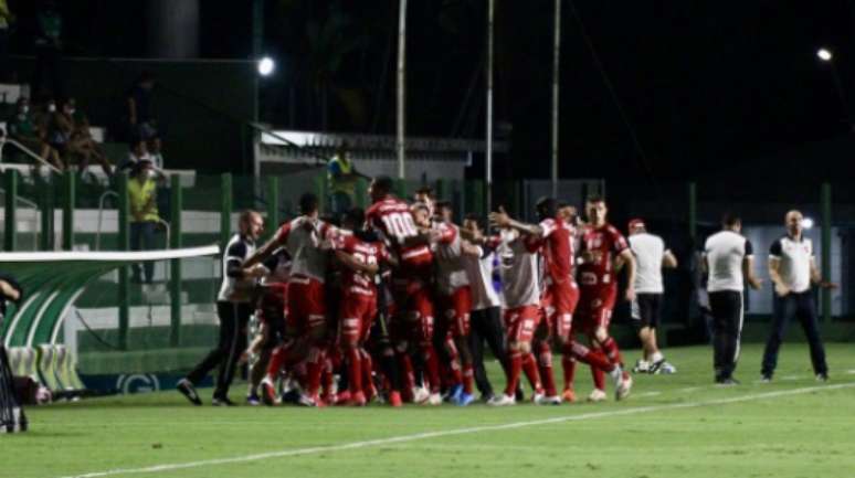 Vila venceu o Goiás pela Série B (Foto: Reprodução/Twitter Vila Nova)