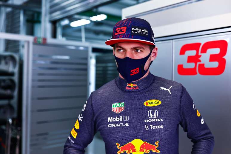 Max Verstappen vai partir neste domingo para tentar minimizar os prejuízos por largar do fim do grid na Rússia 