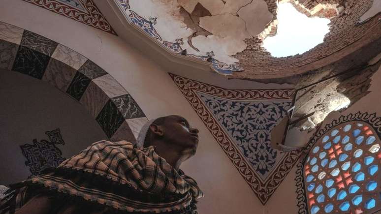 Um dos mausoléus da história mesquita de al-Negashi Mosque foi danificado em conflitos no Tigré