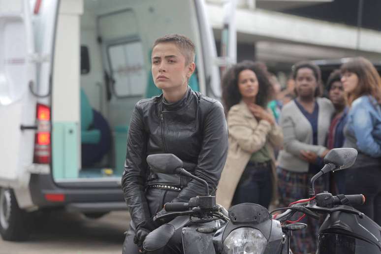 Maria Casadevall em cena do filme 'Garota da Moto', de Lu&iacute;s Pinheiro