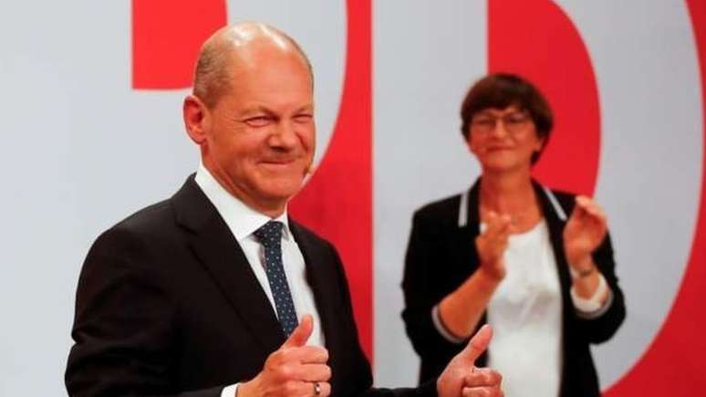 Olaf Scholz lidera social-democratas
