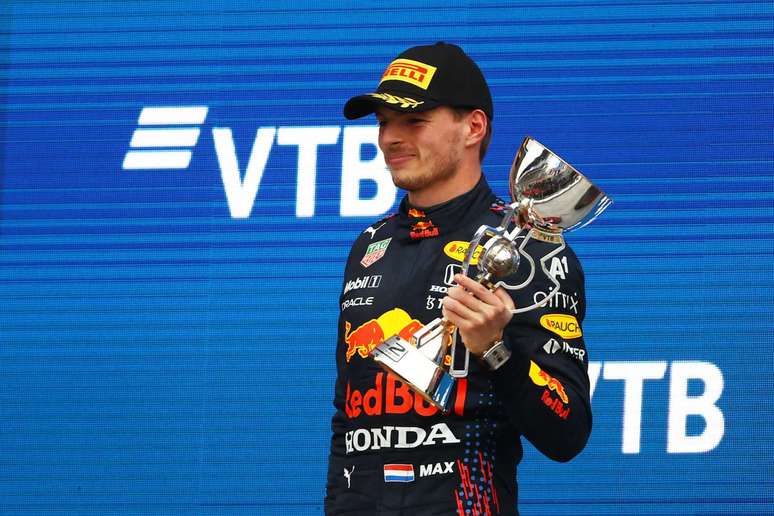 Max Verstappen ganhou 18 posições no GP da Rússia. Largou em 20º e chegou em segundo 