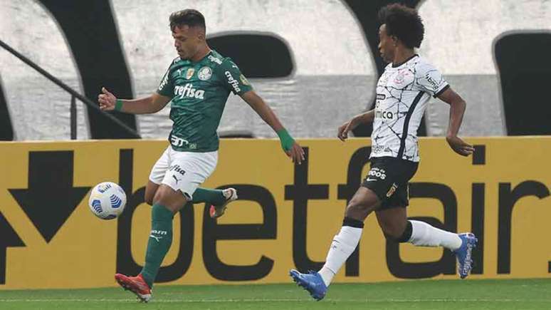 Willian em ação contra o Verdão (Foto: Cesar Greco / Palmeiras)