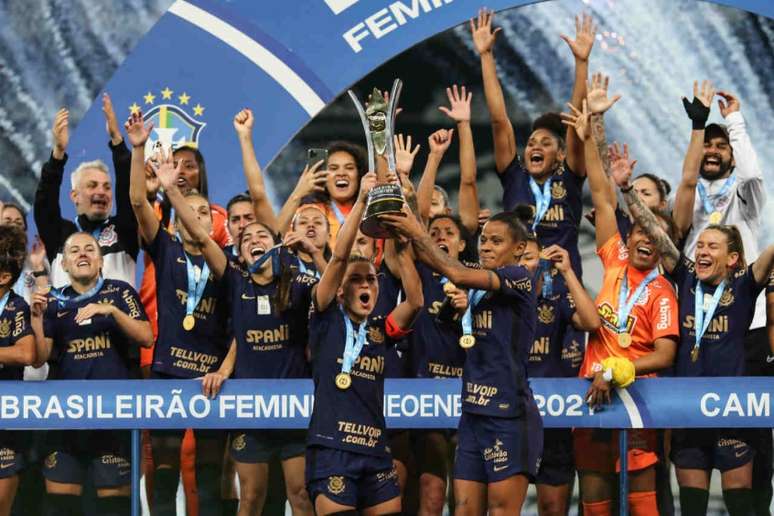 As meninas do Timão conquistaram o segundo Brasileiro seguido (Foto: Marco Galvão/Ag.Corinthians)