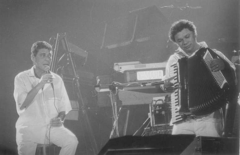 Chico Buarque e Dominginhos no programa 'Chico & Caetano' em 1986