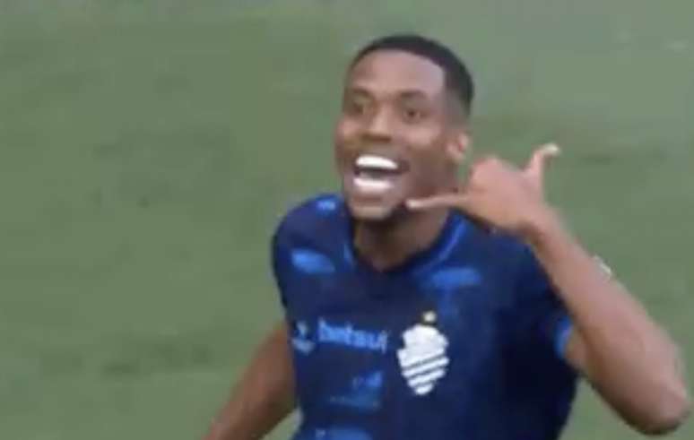 Iury Castilho fez um telefone com a mão esquerda e disse 'fala, Zezé' para comemorar gol em cima do Cruzeiro (Reprodução / Twitter)