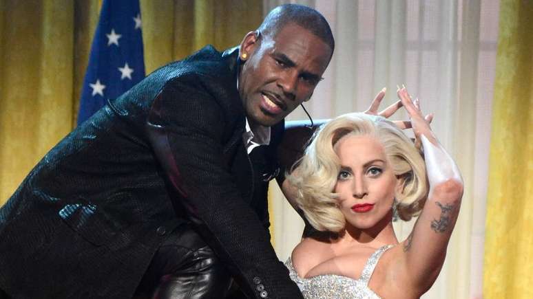 R. Kelly e Lady Gaga se apresentaram juntos em 2013 no American Music Awards