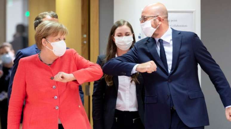 A pandemia de Covid-19 foi o último grande desafio de Merkel no poder e abalou sua popularidade