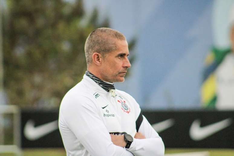 Sylvinho em treino do Corinthians (Foto: Felipe Szpak/Ag. Corinthians)