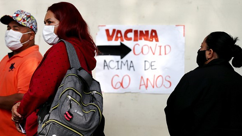 Adesão dos brasileiros à campanha de vacinação foi muito mais alta do que o observado em partes dos EUA e da Europa