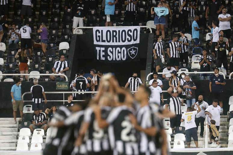 Torcida do Botafogo marcou presença no Nilton Santos (Foto: Vítor Silva/Botafogo)