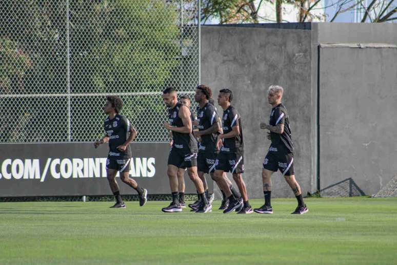 Jogadores corintianos titulares no Dérbi não treinaram com bola (Foto: Felipe Szpak/Ag.Corinthians)