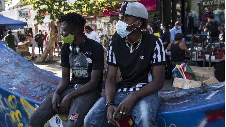 Nos últimos meses, presença de haitianos em cidades latino-americanas como Santiago (Chile) tornou-se mais comum