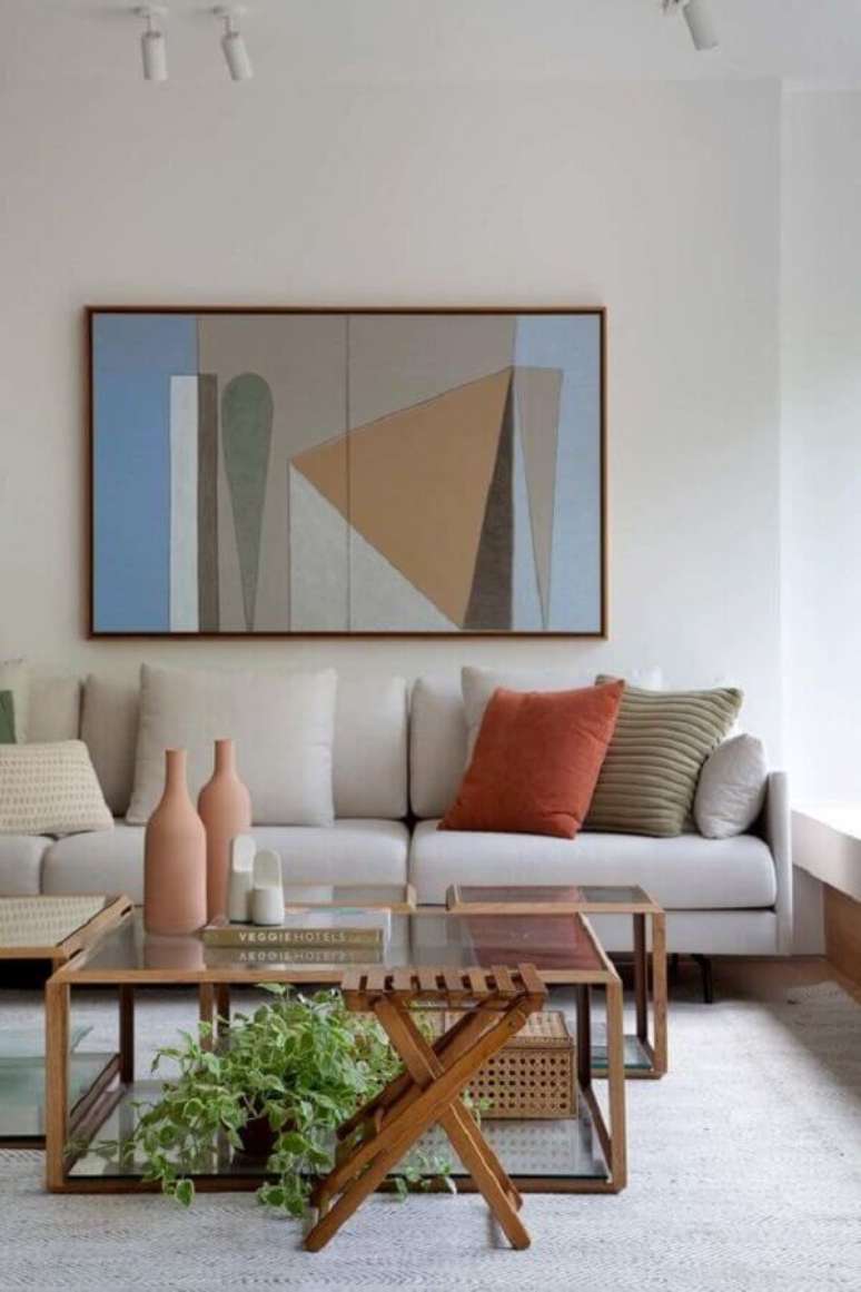 53. Vasos com plantas para decoração de sala de estar moderna em cores neutras – Foto: Escala Arquitetura