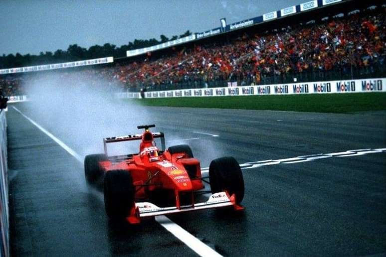 Rubens Barrichello arriscou com pneus slicks no asfalto molhado de Hockenheim e venceu pela primeira vez na F1 