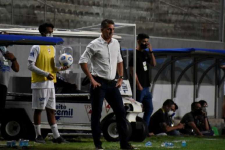 Mancini ficou satisfeito com o desempenho do Coelho diante de três gigantes  do futebol brasileiro-(Mourão Panda/América-MG)