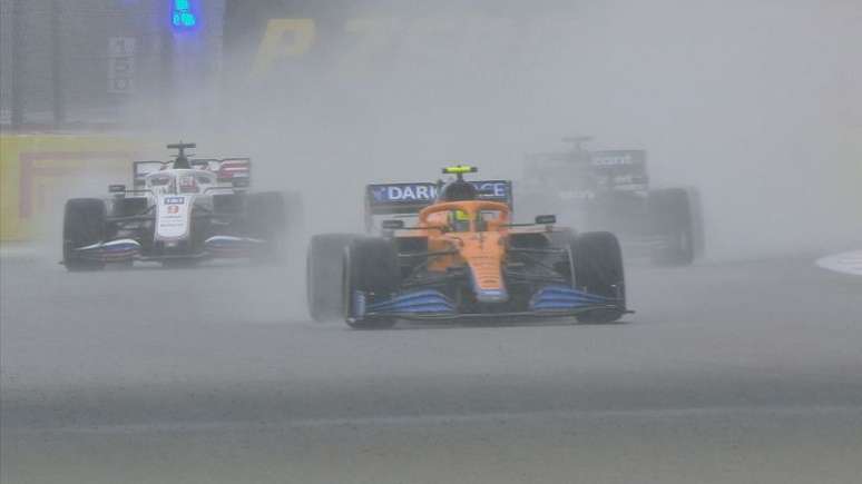 Lando Norris arriscou com pneus slicks na chuva em Sóchi e perdeu chance de vencer 