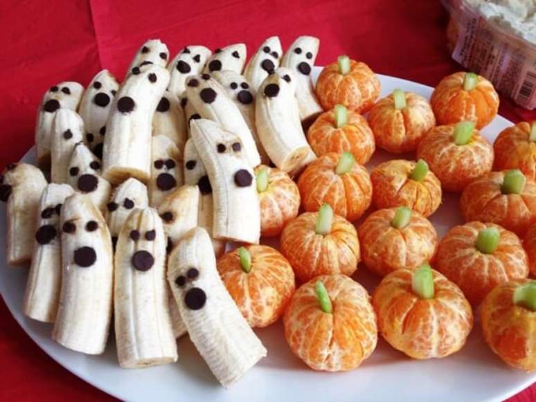 44. Confira ideias para halloween com doces feitos de frutas – Por: I Heart Naptime
