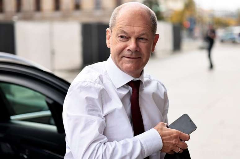 Líder do Partido Social-Democrata alemão, Olaf Scholz, chega para reunião do partido em Berlim
28/09/2021 REUTERS/Hannibal Hanschke