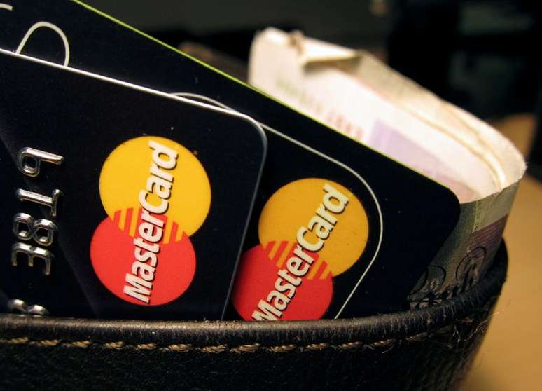 Cartões de crédito com a bandeira MasterCard. 8/12/2010. REUTERS/Jonathan Bainbridge