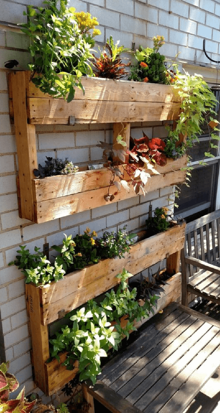 15. Cultive plantas em estruturas de pallets. Fonte: Revista Artesanato