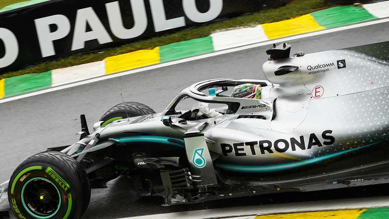 Lewis Hamilton diz que volta da Mercedes ao tradicional prata não muda em nada na luta antirracista abraçada pela equipe 