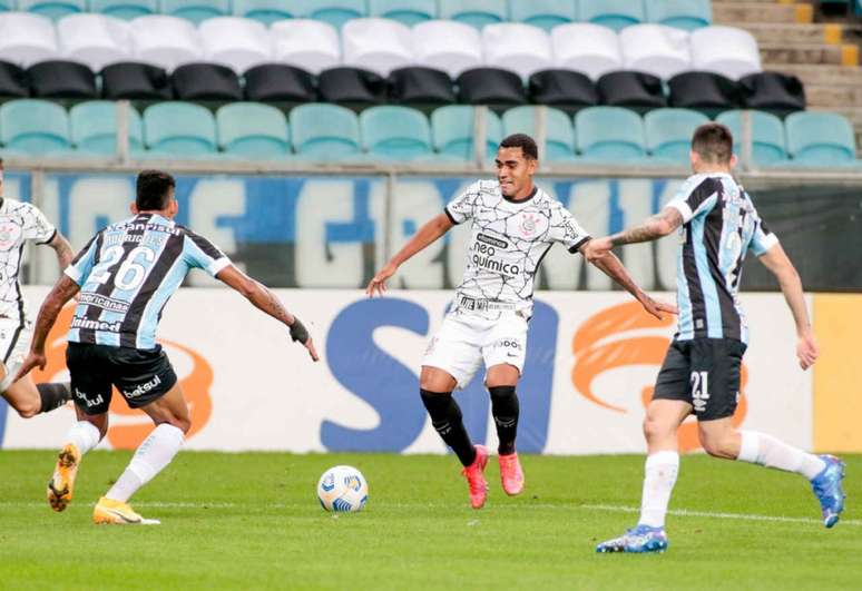 Contra o Grêmio, Du Queiroz fez a sua primeira e única partida como titular (Foto: Rodrigo Coca/Ag.Corinthians)