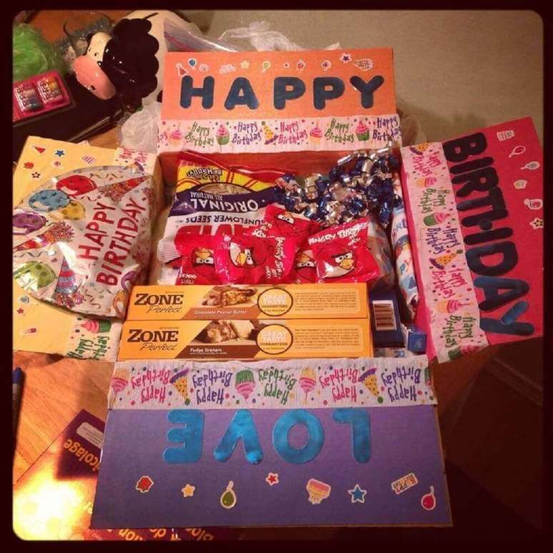 18. Para a festa na caixa infantil invista em bastante cores e guloseimas – Foto: Meeting Puzzle