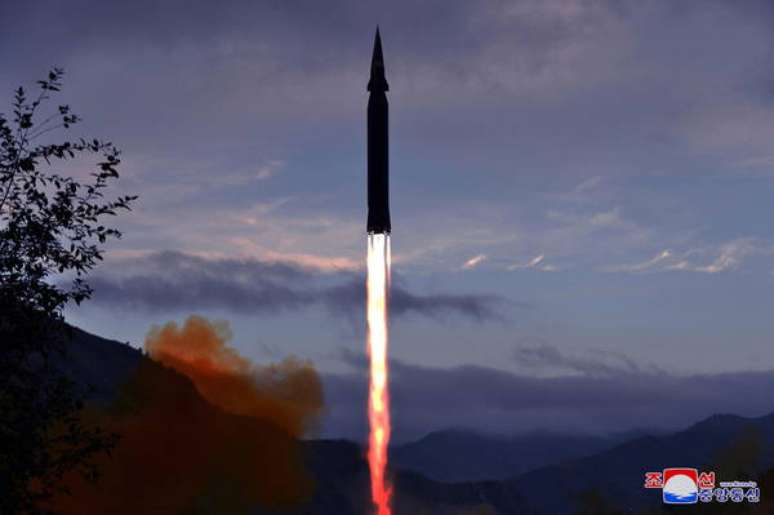 Emissora norte-coreana divulgou imagem de lançamento de novo míssil