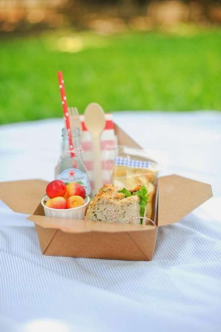 79. Festa na caixa para um picnic – Via: Bagagem de Mãe