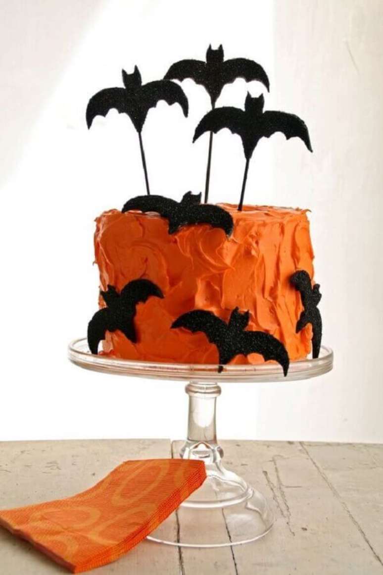 16. Faça o seu próprio bolo decorado para a sua festa de Dia das Bruxas – Foto: DIY Decoração