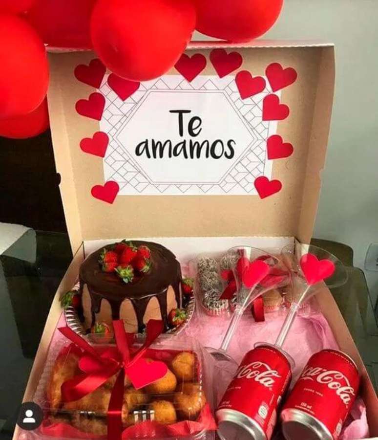 22. Decore a caixa de uma forma especial e romântica. Fonte: Tudo Especial