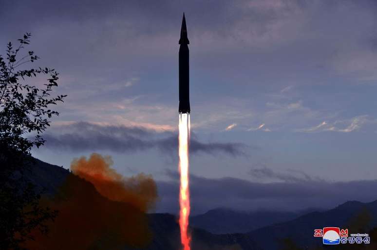 Coreia do Norte diz ter testado novo míssil hipersônico
29/09/2021
KCNA via REUTERS