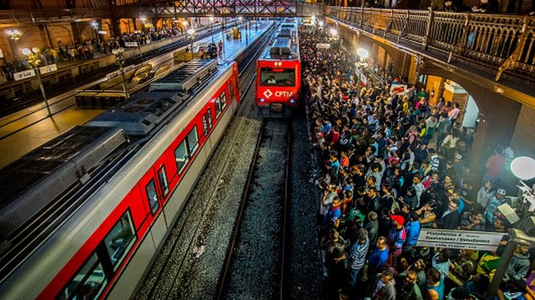 Falar em distanciamento físico no transporte público no Brasil é algo impraticável, apontam especialistas