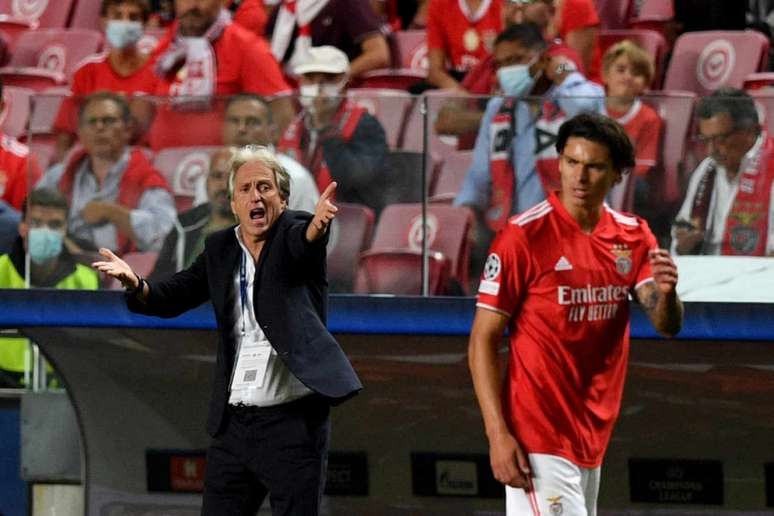 Jorge Jesus está invicto no comando do Benfica nesta temporada (Foto: PATRICIA DE MELO MOREIRA / AFP)